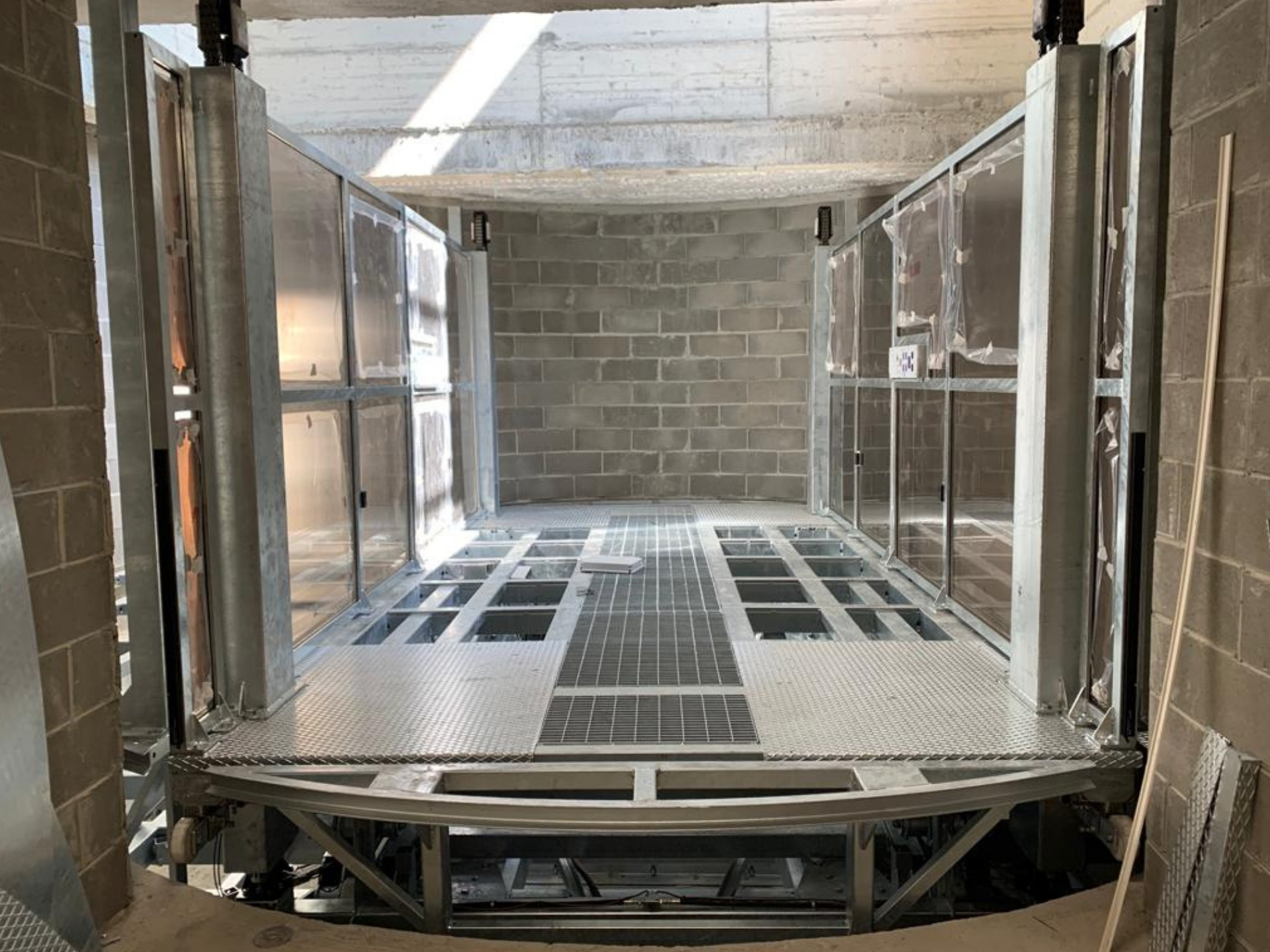 MONTAUTO_ROTANTE_ROTATING_CARLIFT_ORION_ROTOCOVER_DOPPIO-PANTOGRAFO_DOUBLE-SCISSOR_PIANALE_AREATO_AREATED_PLATFORM_CMC_PARKLIFT