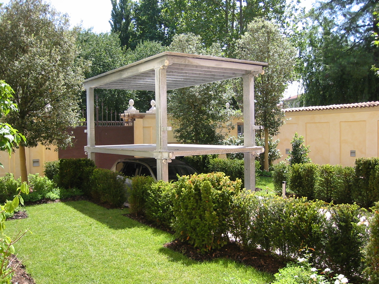 DOUBLE_CAR-SHELTER_TAURUS_ZINCATO_A_CALDO_HOT_DIP_GALVANIZED_CMC_PARKLIFT-780x585
