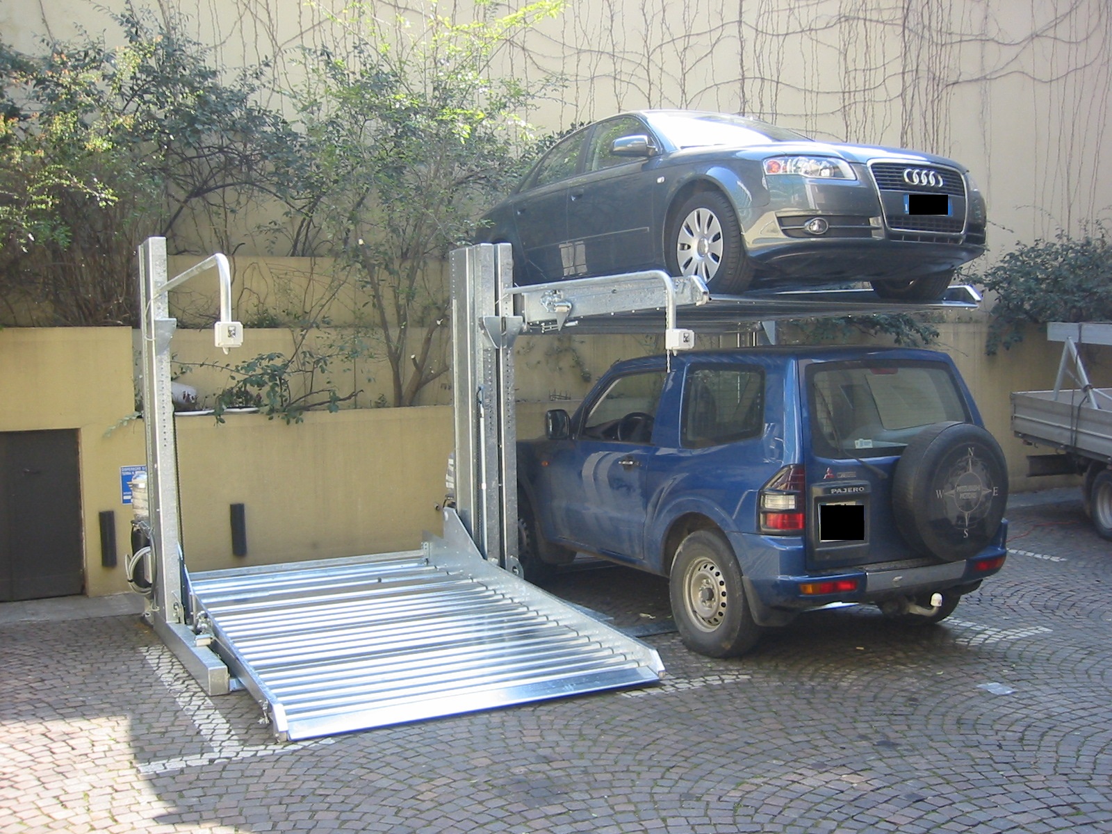 MILANO_ITALIA_2_PEGASUS_MODELLO_PAXL_ESTERNO_RADDOPPIATORE_PARCHEGGIO_STACK_PARKER_CMC_PARKLIFT