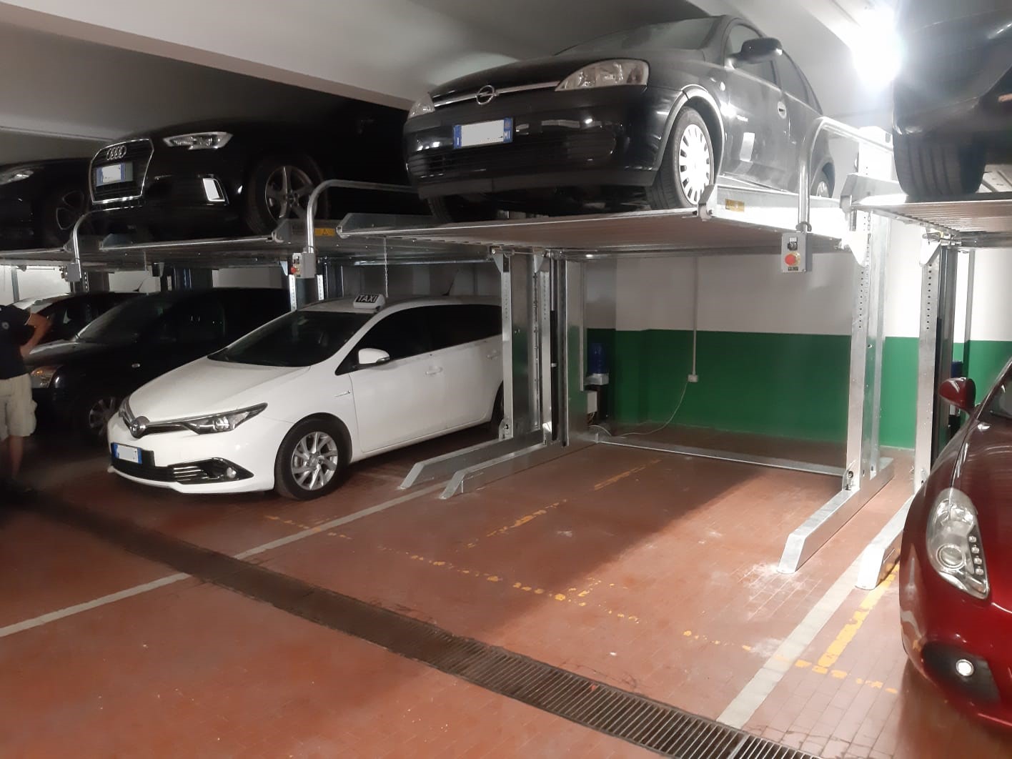 MILANO_ITALIA_PARCHEGGIO_1_PEGASUS_MODELLO_PAL_RADDOPPIATORE_PARCHEGGIO_STACK_PARKER_CMC_PARKLIFT