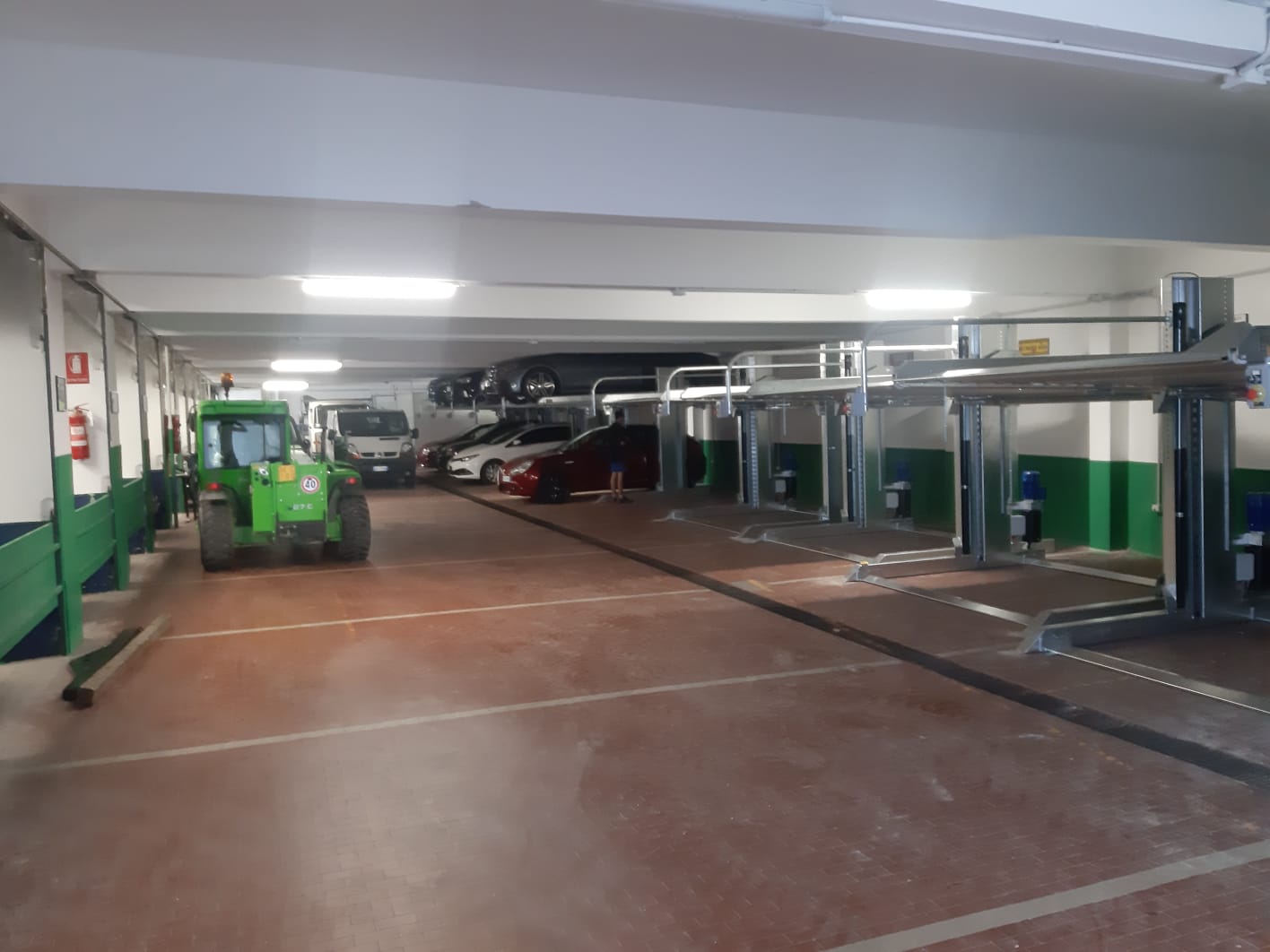 MILANO_ITALIA_PARCHEGGIO_2_PEGASUS_MODELLO_PAL_RADDOPPIATORE_PARCHEGGIO_STACK_PARKER_CMC_PARKLIFT