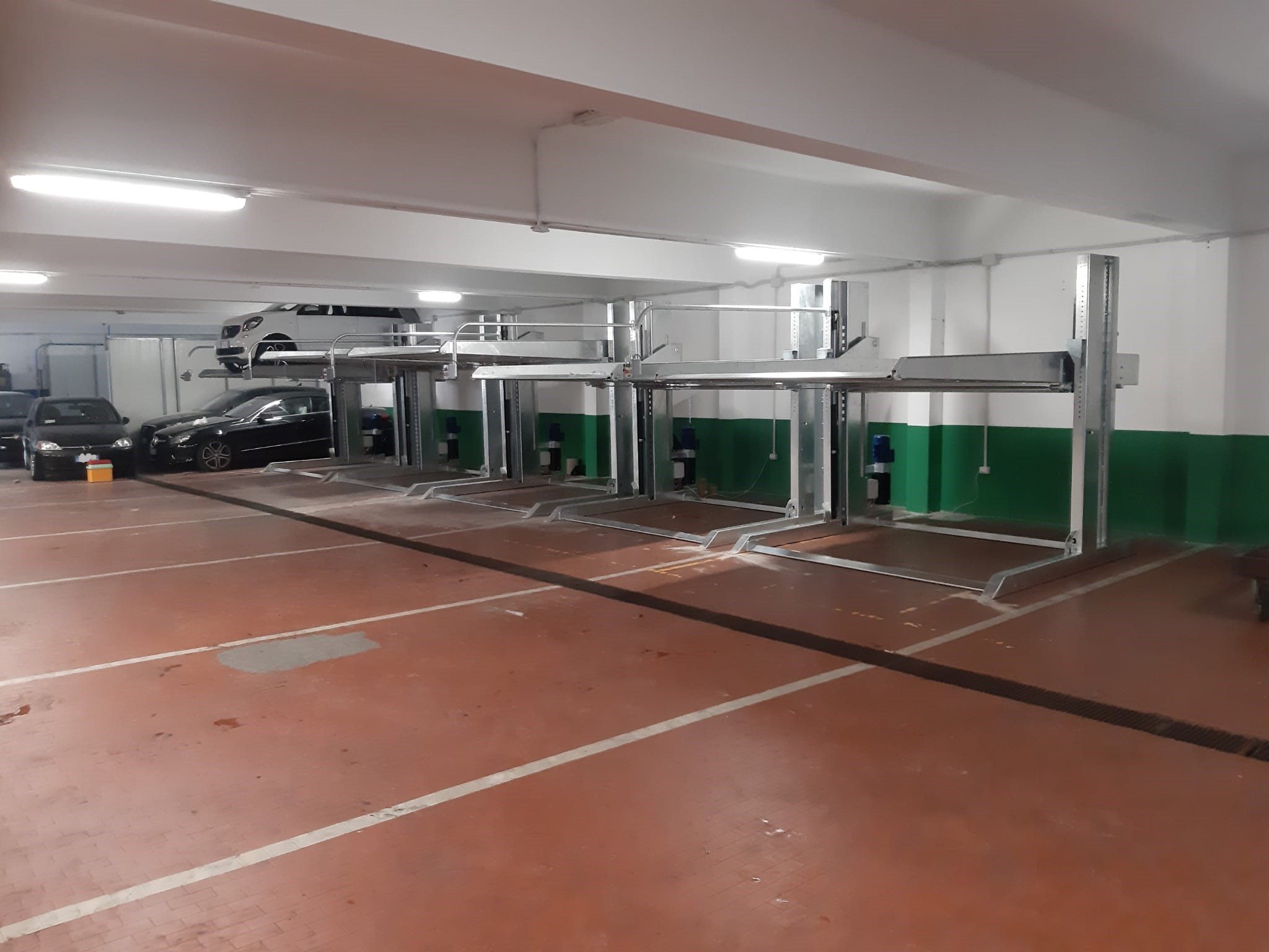 MILANO_ITALIA_PARCHEGGIO_3_PEGASUS_MODELLO_PAL_RADDOPPIATORE_PARCHEGGIO_STACK_PARKER_CMC_PARKLIFT