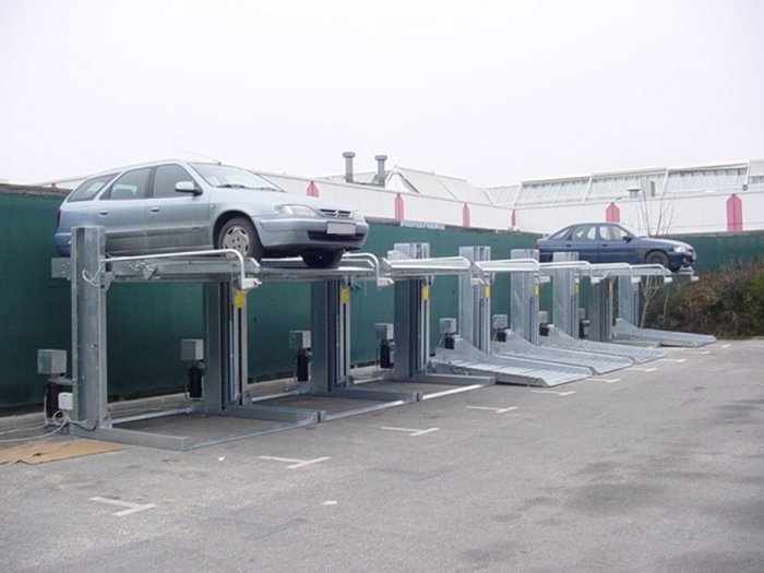 MILANO_ITALIA_PARCHEGGIO_ESTERNO_PEGASUS_MODELLO_PAL_RADDOPPIATORE_PARCHEGGIO_STACK_PARKER_CMC_PARKLIFT