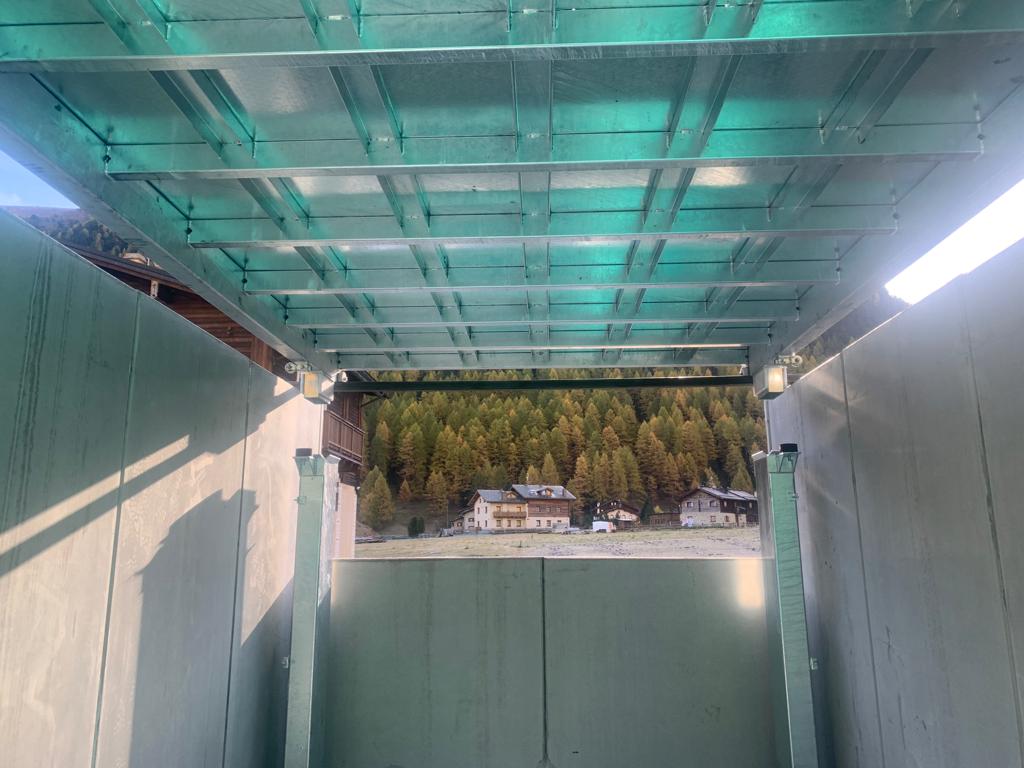 MONTACARICHI_GOODSLIFT_GEMINI_S_5_TETTO_ZINCATO_A_CALDO_HOT_DIP_GALVANIZED_ROOF_CMC_PARKLIFT-780x585