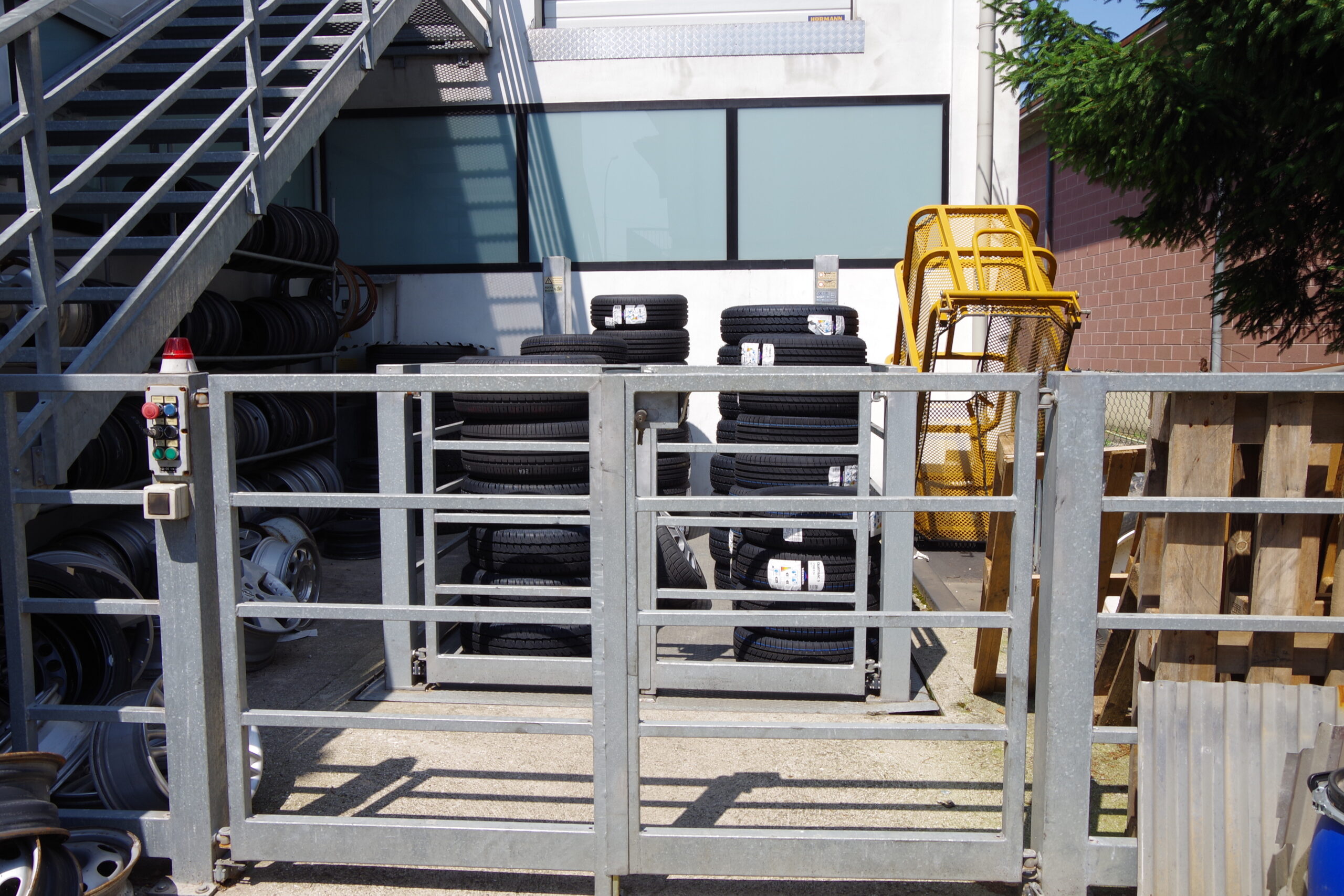 MONTACARICHI_GOODSLIFT_MINI-GEMINI_CANCELLO_PROTETTIVO_PROTECTIVE_GATE_CMC_PARKLIFT-780x520
