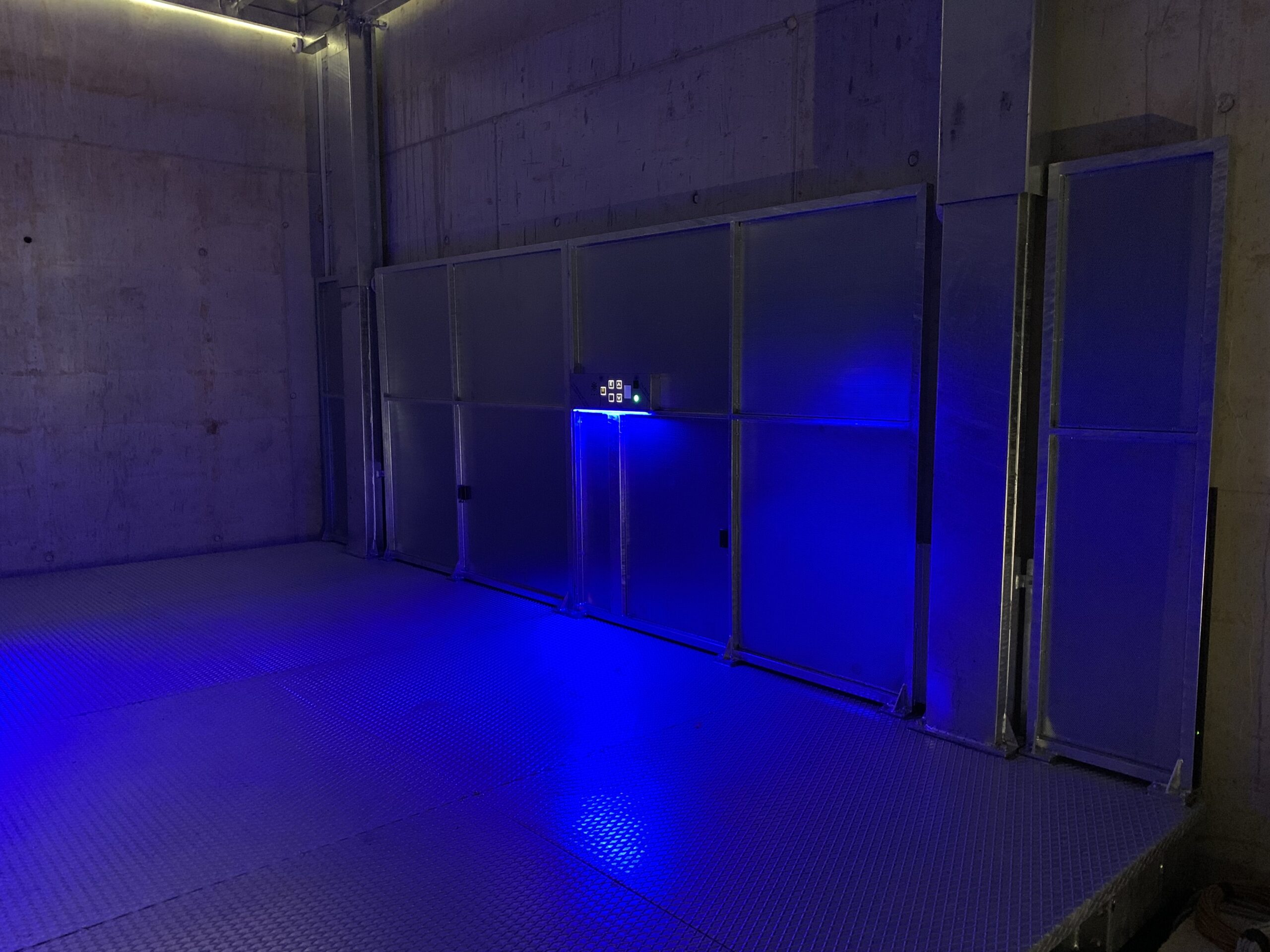 MONTAUTO_CARLIFT_ARIES_5_INTERNO_ILLUMINATO_INTERIOR_ILLUMINATED_CMC_PARKLIFT-780x585