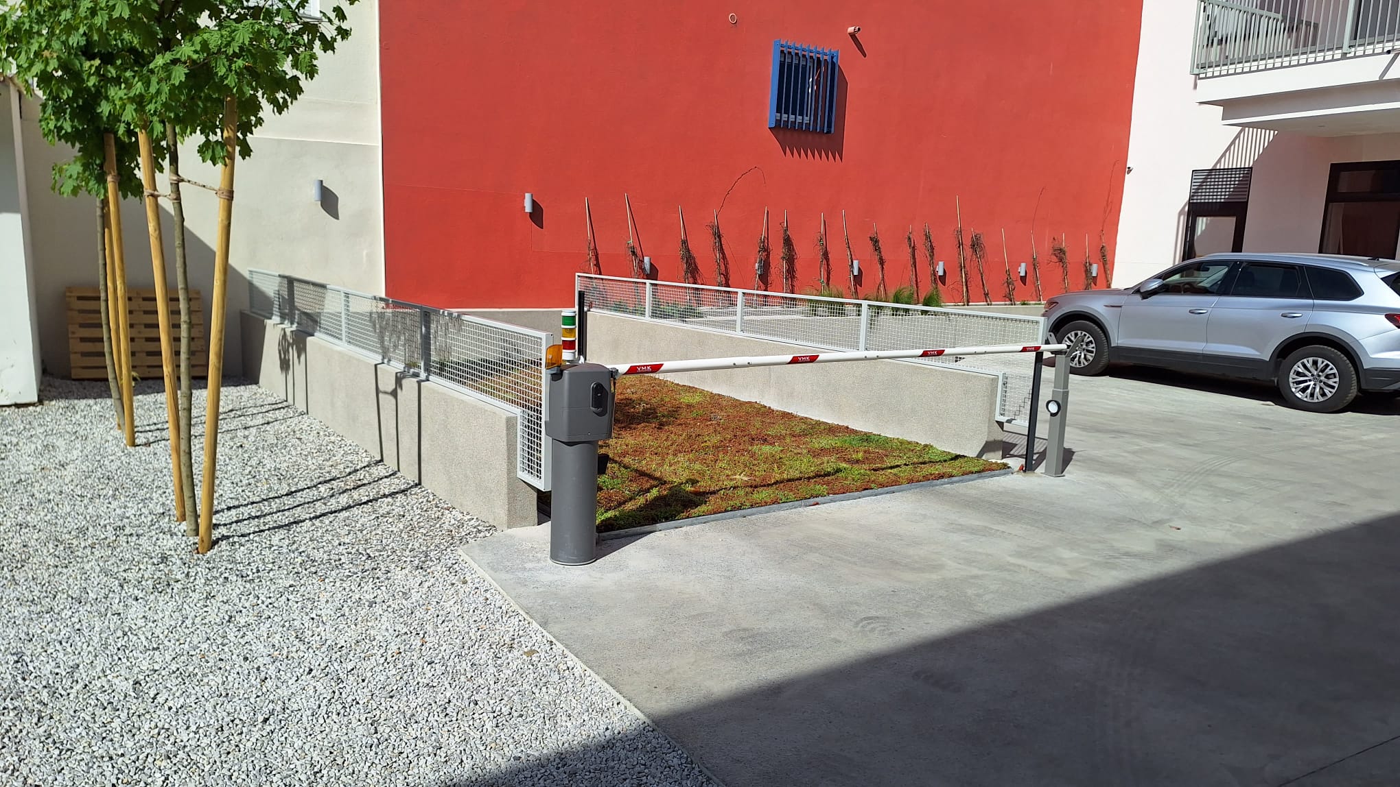 MONTAUTO_CARLIFT_ARIES_5_SISTEMA_PRATO_SUL_TETTO_GRASS_ON_THE_ROOF_CMC_PARKLIFT-780x439
