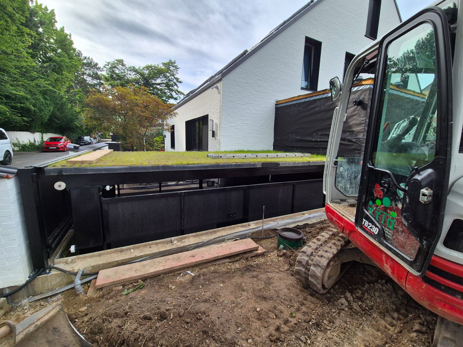MONTAUTO_CARLIFT_ARIES_5_TETTO_PRATO-SUL-TETTO_GRASS_ON_THE_ROOF_CMC_PARKLIFT-780x585