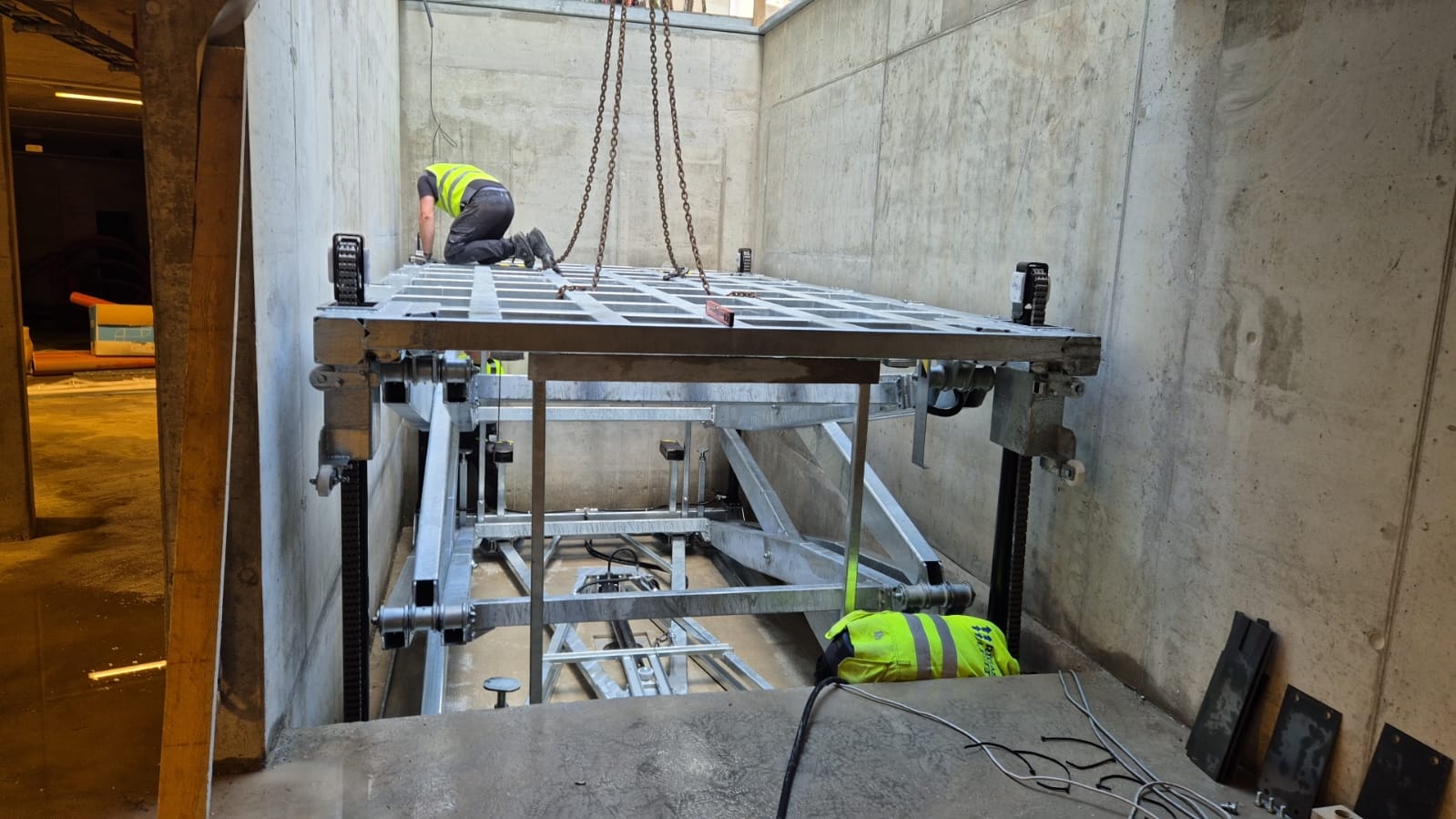 MONTAUTO_CARLIFT_GEMINI_S_5_DOPPIA_FORBICE_DOUBLE_SCISSORS_CMC_PARKLIFT-780x439