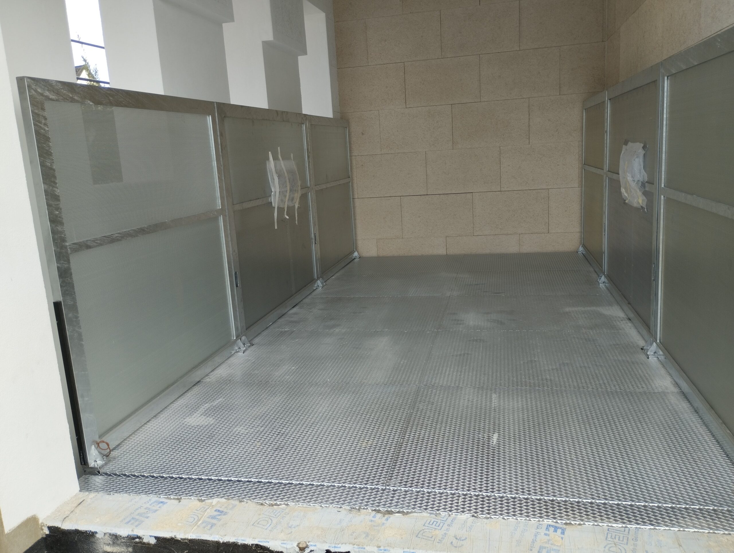 MONTAUTO_CARLIFT_SAGITTA_IMPIANTO_ZINCATO_A_CALDO_HOT-DIP-GALVANIZED_CMC_PARKLIFT-780x587