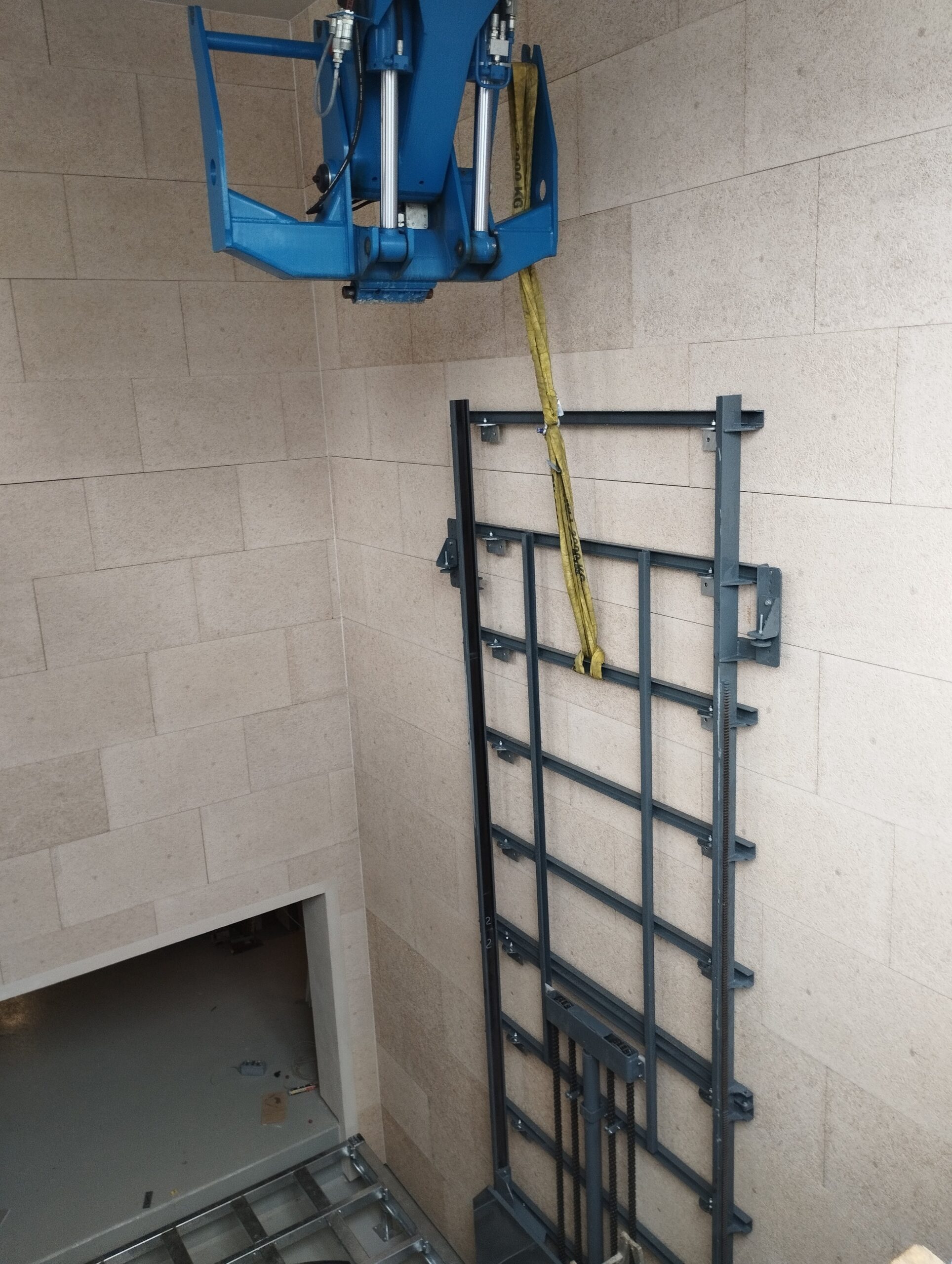MONTAUTO_CARLIFT_SAGITTA_INSTALLAZIONE_COLONNA_COLUMN_INSTALLATION_CMC_PARKLIFT-588x780