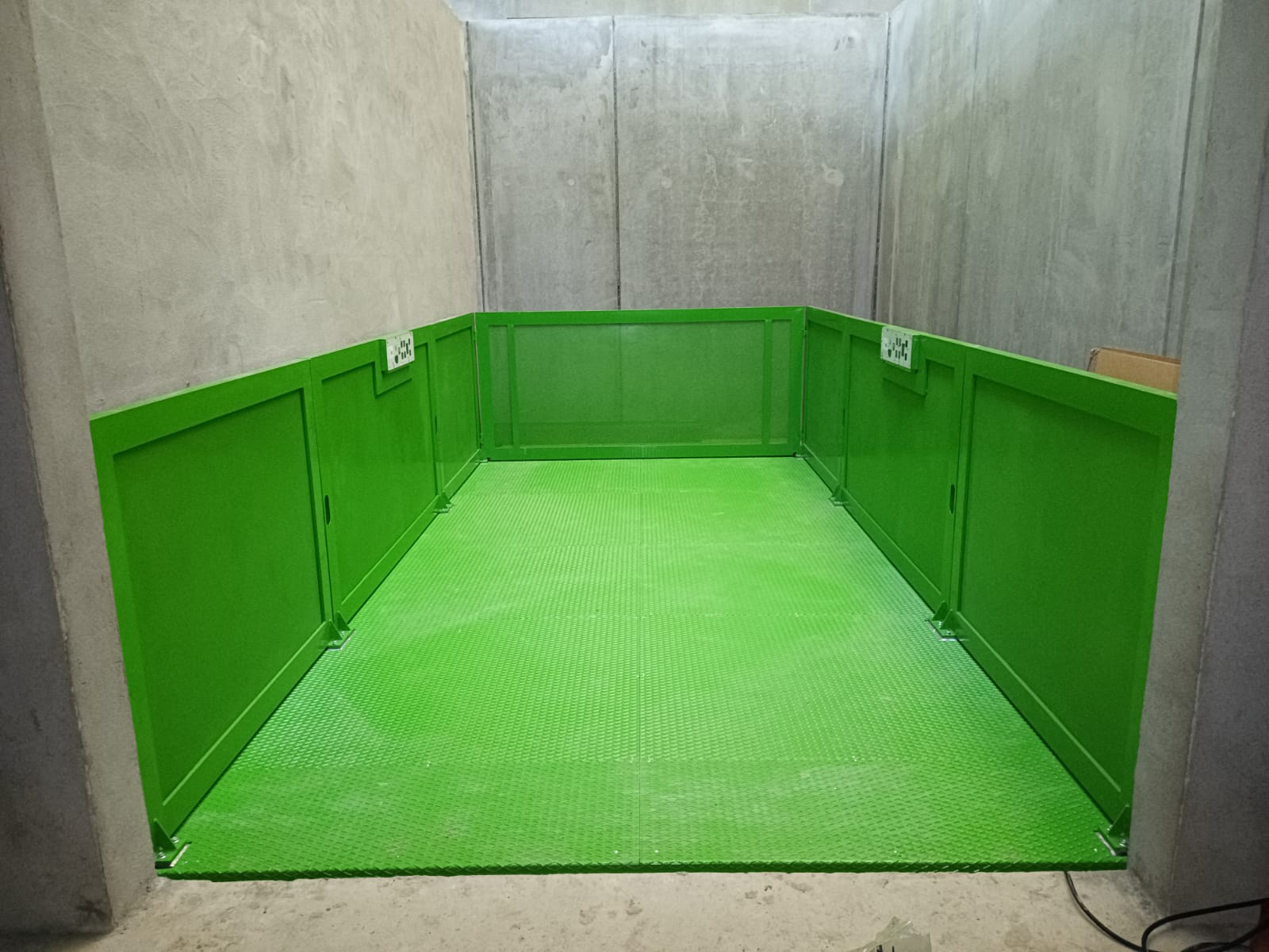 MONTAUTO_CARLIFT_VELA-LIGHT_VERNICIATO_SOPRA_ZINCATURA_PAINTED_OVER_GALVANIZATION_CMC_PARKLIFT-780x585