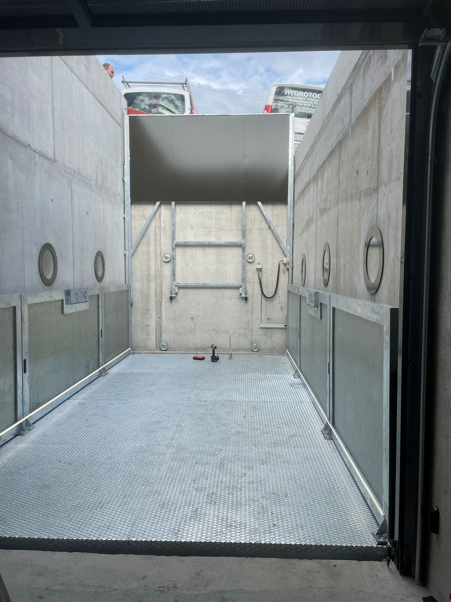 MONTAUTO_CARLIFT_VELA_INSTALLAZIONE_ESTERNO_OUTDOOR_INSTALLATION_CMC_PARKLIFT-585x780
