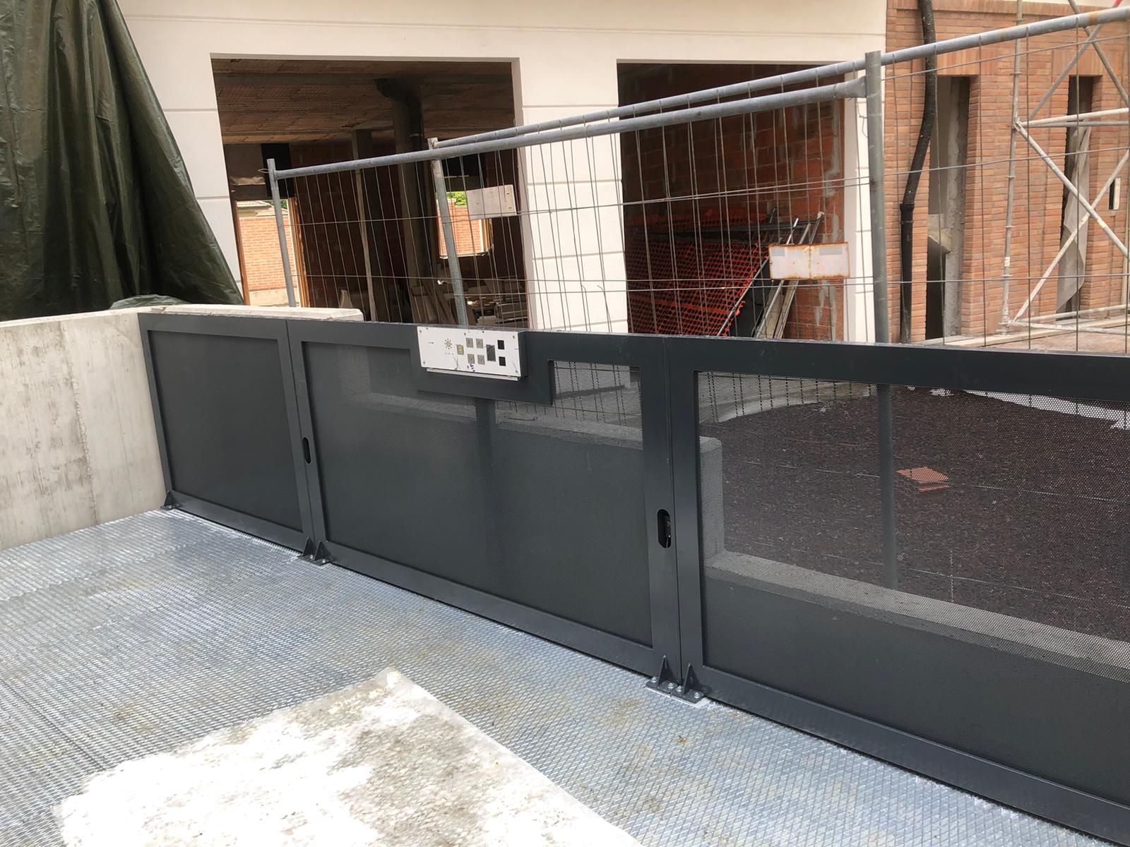 MONTAUTO_CARLIFT_VELA_LIGHT_RETI_ZINCATE_E_VERNICIATE_GALVANIZED_AND_PAINTED_FENCES_CMC_PARKLIFT-780x585