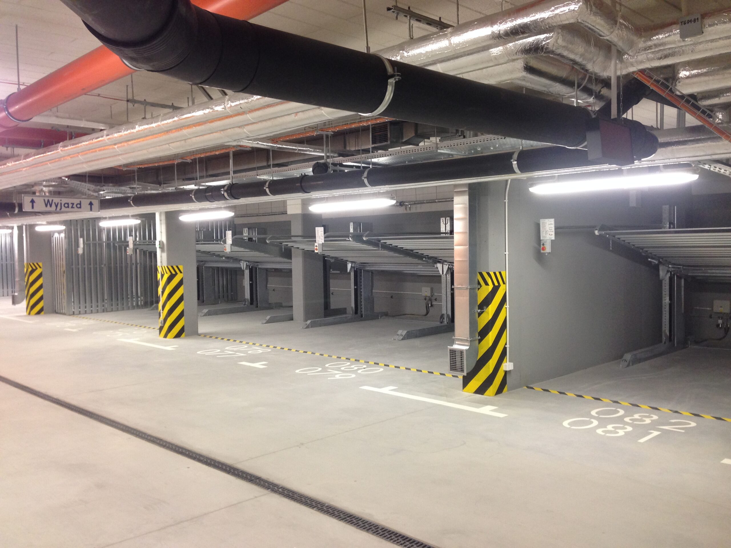POLAND_RESIDENCIAL_BUILDING_5_PEGASUS_MODEL_PXL_RADDOPPIATORE_PARCHEGGIO_STACK_PARKER_CMC_PARKLIFT